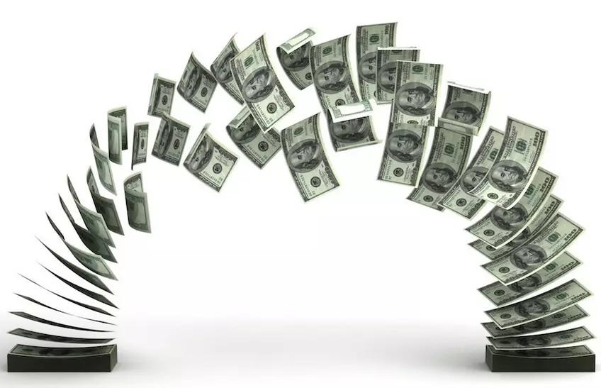 美联储三位官员警告:劳动力市场疲软,9月降息预期加剧